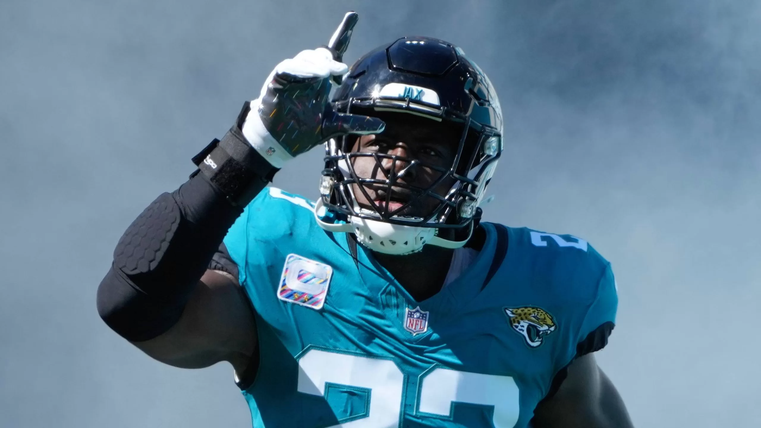 Foyesade Oluokun renova com Jacksonville Jaguars por três anos