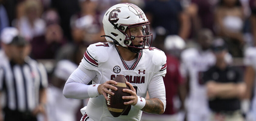 Spencer Rattler em ação pelo South Carolina Gamecocks no college.