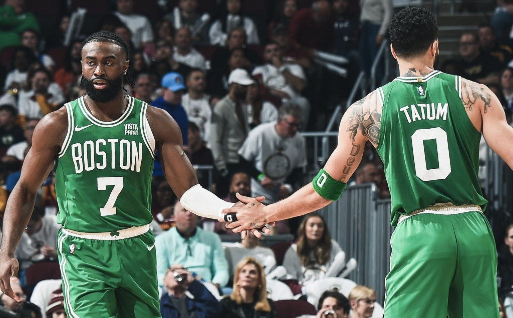 Jaylen Brown e Jayson Tatum