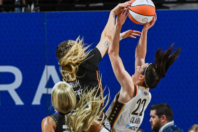 Rachel Banham, Caitlin Clark - Indiana Fever @ Connecticut Sun