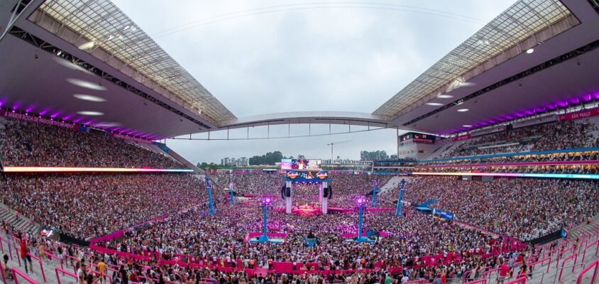 NFL no Brasil - São Paulo Game - Tardezinha na Arena Corinthians - Foto Fernando Carrijo - Reprodução X Neo Química Arena