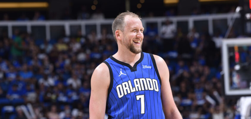 Joe Ingles assina por um ano com os Wolves