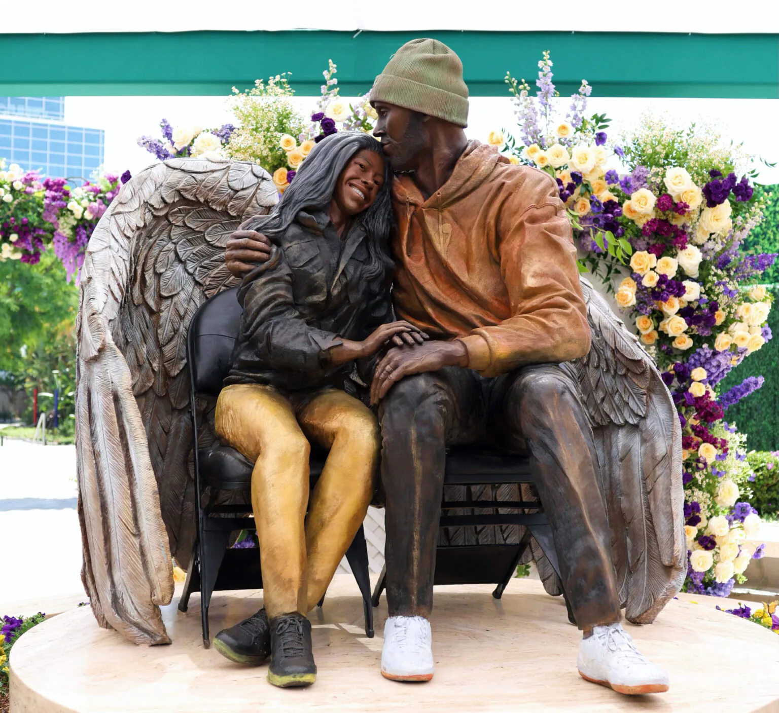 Estátua Kobe e Gigi