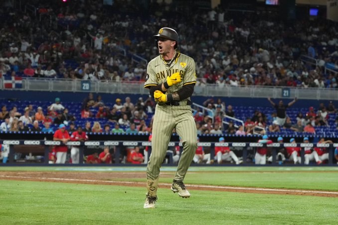 Pelo segundo jogo seguido, Padres vencem Marlins nas extras