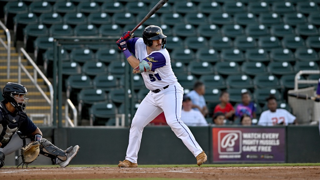 Catcher Derek Bender em uma partida em agosto de 2024 por um afiliado do Minnesota Twins