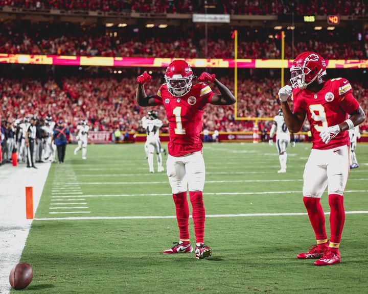 Xavier Worthy comemora touchdown dos Chiefs na vitória sobre os Ravens