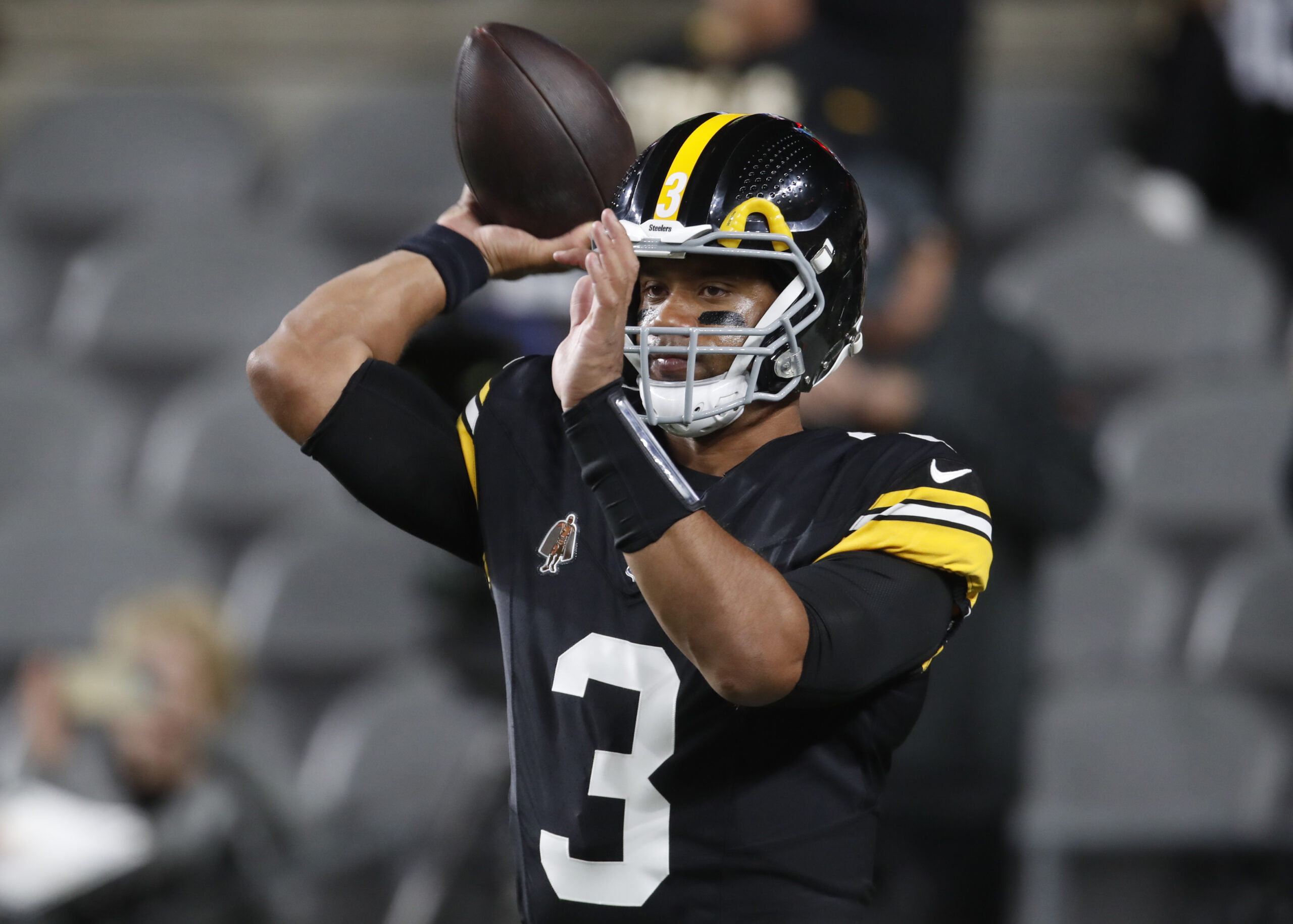 NFL - Oct 20, 2024; Pittsburgh, Pennsylvania, USA; Pittsburgh Steelers quarterback Russell Wilson (3) warms up before the game against the New York Jets at Acrisure Stadium. Mandatory Credit: Charles LeClaire-Imagn Images