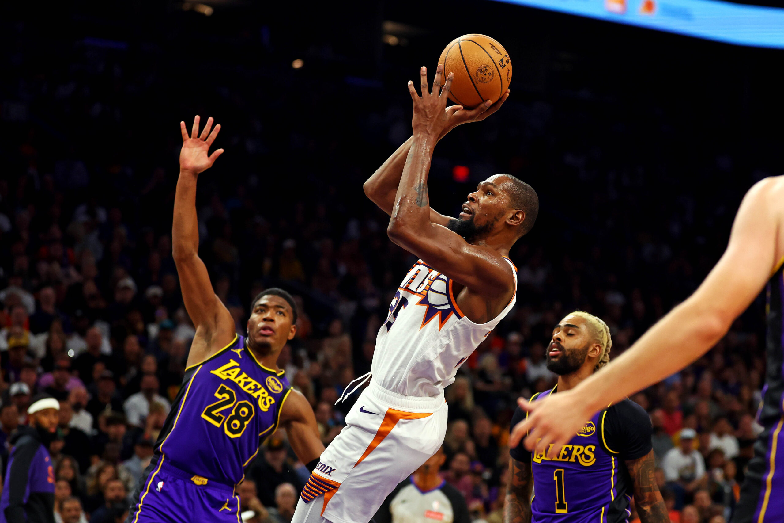 Suns contam com ótima atuação de Booker e Durant para encerrar invencibilidade dos Lakers na temporada.