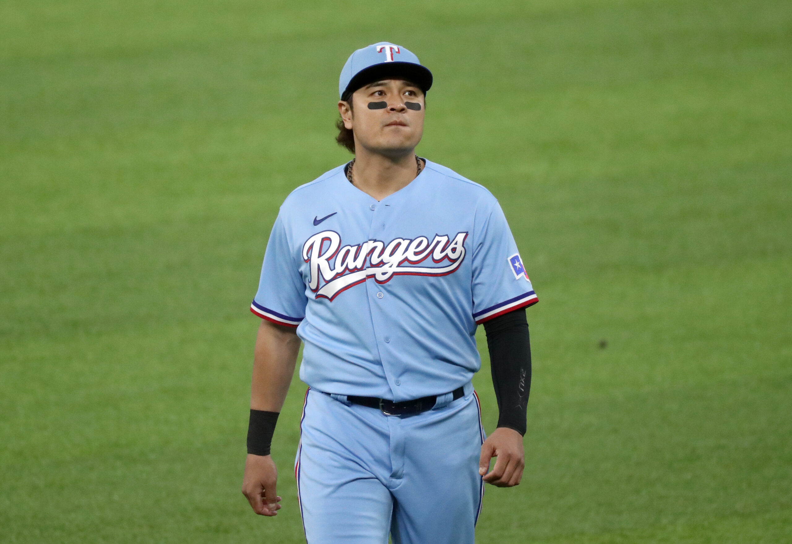 Sep 27, 2020; Arlington, Texas, USA; Texas Rangers designated hitter Shin-Soo Choo (17) warms up before the game against the Houston Astros at Globe Life Field. Mandatory Credit: Kevin Jairaj-USA TODAY Sports