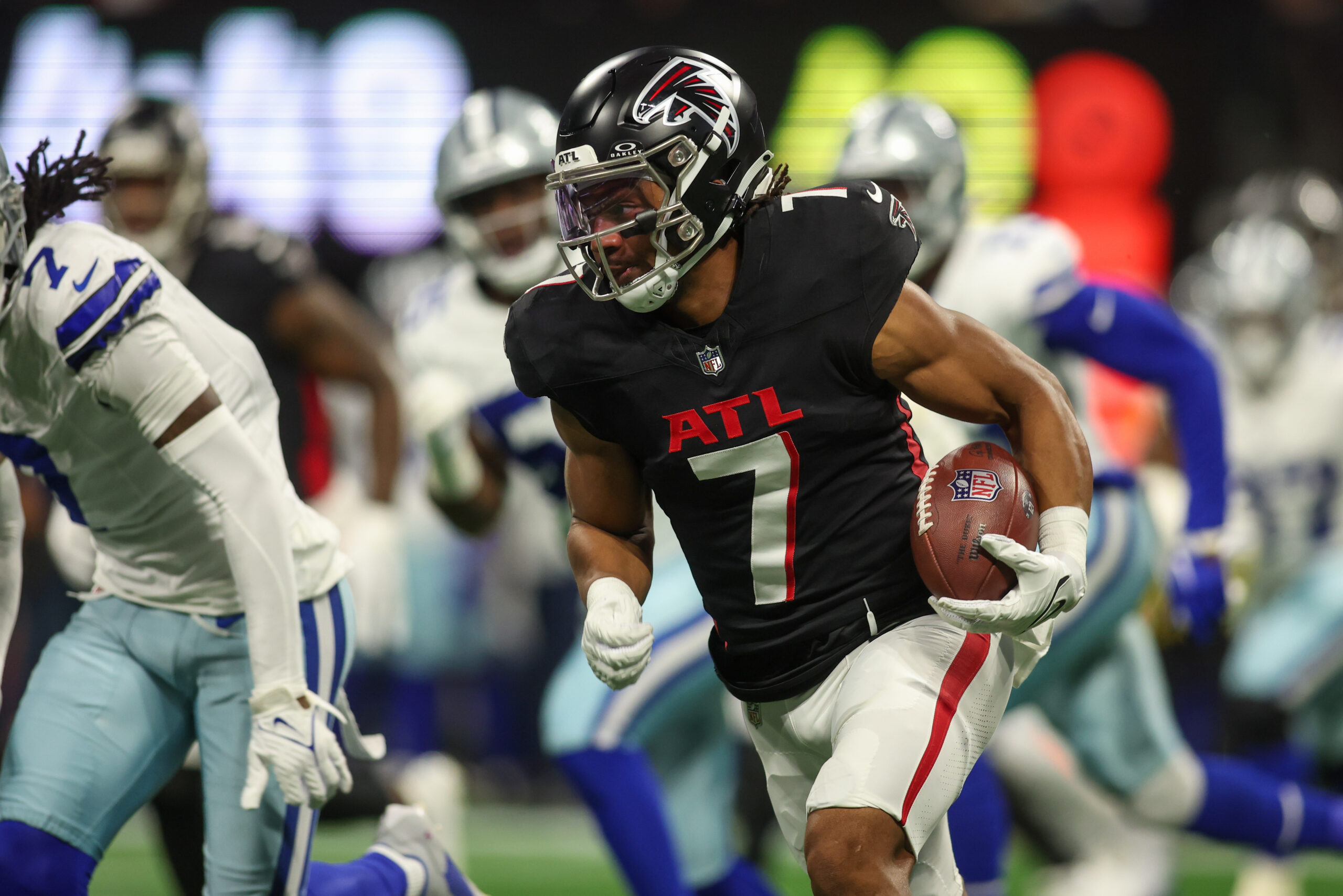 Nov 3, 2024; Atlanta, Georgia, USA; Atlanta Falcons running back Bijan Robinson (7) runs the ball against the Dallas Cowboys in the first quarter at Mercedes-Benz Stadium.