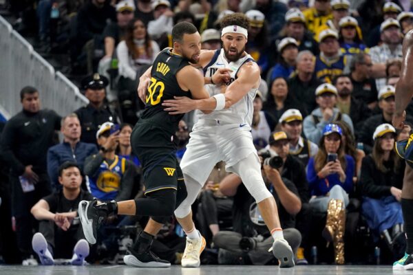 Nov 12, 2024; San Francisco, California, USA; Golden State Warriors guard Stephen Curry (30) is defended by Dallas Mavericks guard Klay Thompson (31) in the second quarter at the Chase Center. Mandatory Credit: Cary Edmondson-Imagn Images